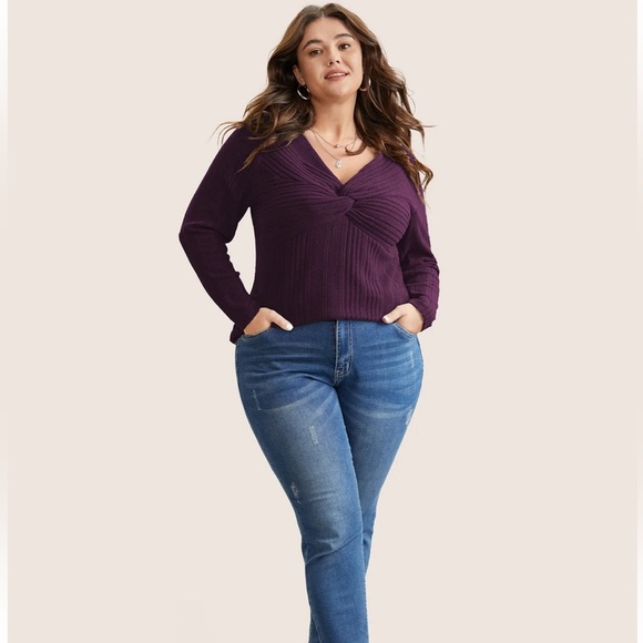 BloomChic Plus Size Plain Texture Twist Front Rib Knit T-shirt - Picture 4 of 5